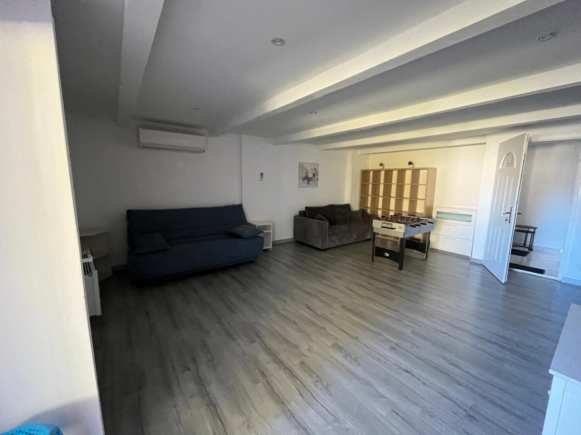 Grand - 2 A 6 Places * Lunel (Herault)